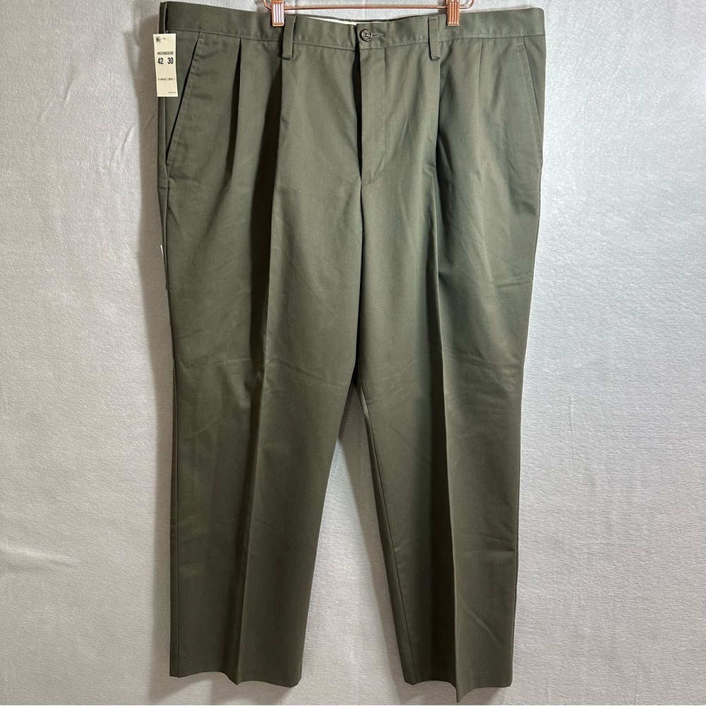 Dockers pleated easy khaki mens 42x30 classic fit no wrinkle green